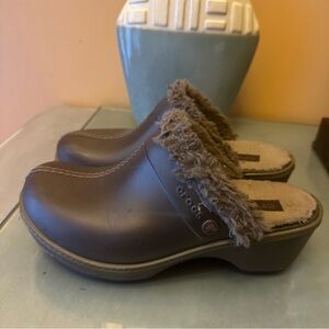 Crocs Clogs Brown Fully Lined Faux Fur Mules Comfort Slip On Shoe Womens…